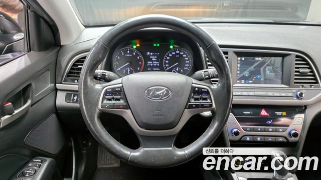 Hyundai AVANTE 2016 — photo 13