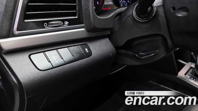 Hyundai AVANTE 2016 — photo 16
