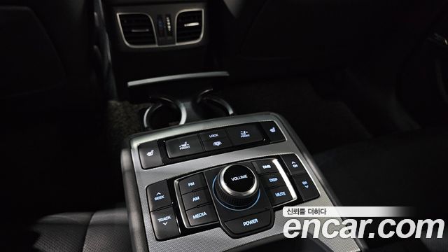 Genesis G80 2017 — photo 18
