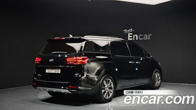 Kia Canival 2019 — photo 2