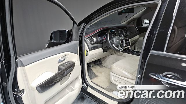 Kia Canival 2019 — photo 10