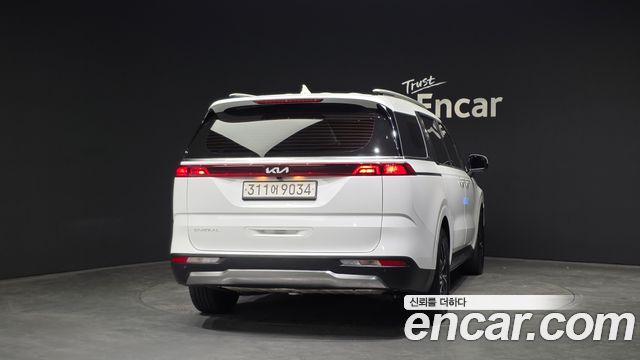 Kia Canival 2023 — photo 4