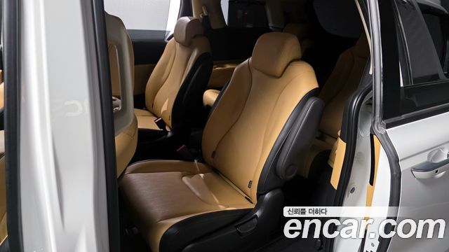 Kia Canival 2023 — photo 12