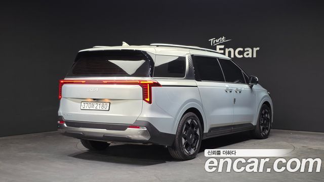 Kia Canival 2024 — photo 2