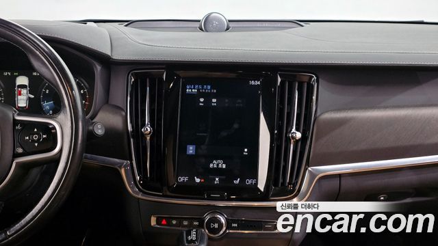 Volvo V90 2019 — photo 14