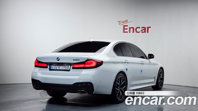 BMW 5-Series 2022 — photo 2