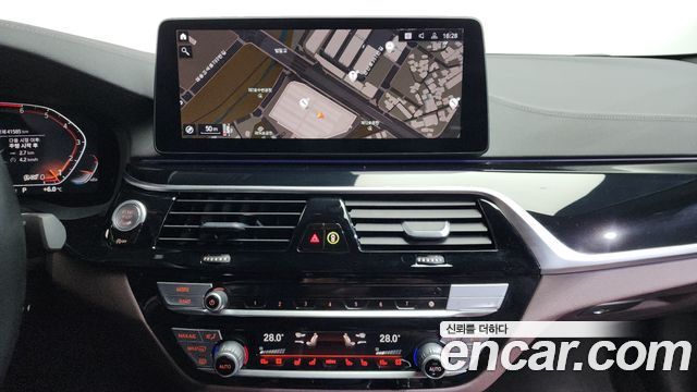 BMW 5-Series 2022 — photo 14