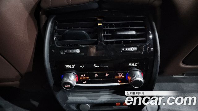 BMW 5-Series 2022 — photo 19