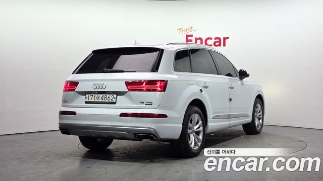 Audi Q7 2019 — photo 2