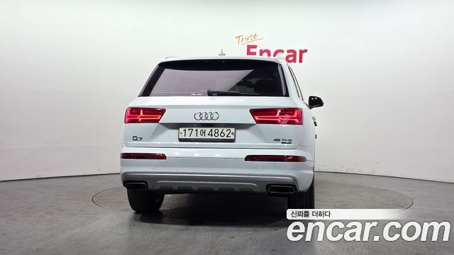Audi Q7 2019 — photo 4