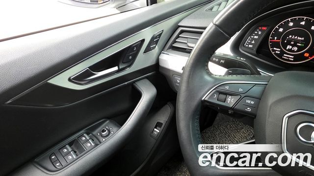 Audi Q7 2019 — photo 17