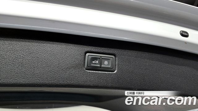 Audi Q7 2019 — photo 20