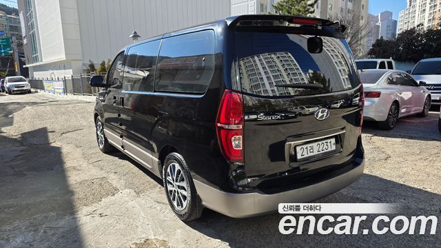 Hyundai Starex 2018 — photo 2