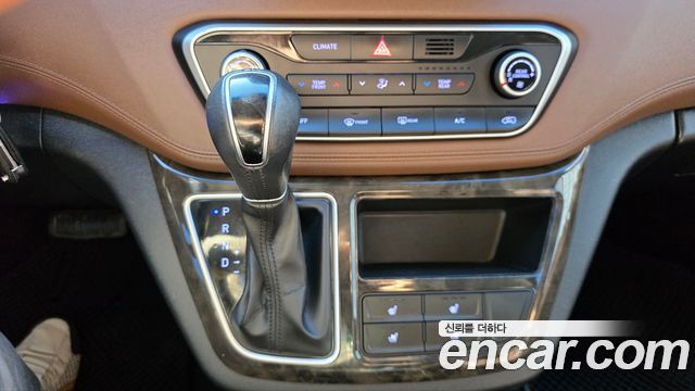 Hyundai Starex 2018 — photo 9