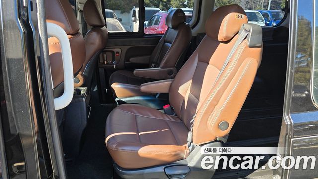 Hyundai Starex 2018 — photo 16