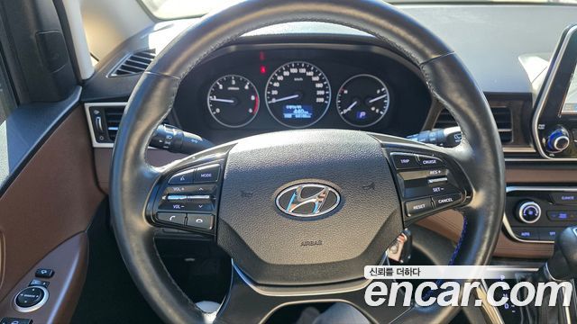 Hyundai Starex 2018 — photo 17