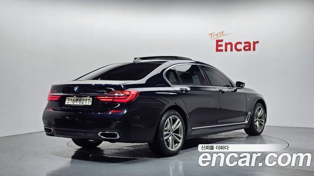 BMW 7-Series 2017 — photo 2
