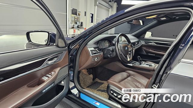 BMW 7-Series 2017 — photo 10