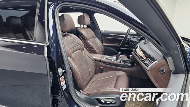 BMW 7-Series 2017 — photo 12
