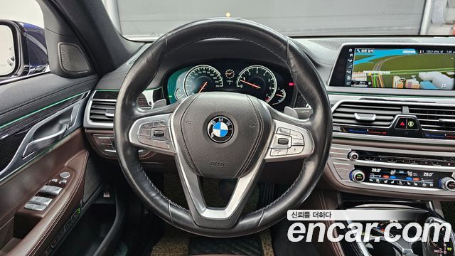 BMW 7-Series 2017 — photo 13