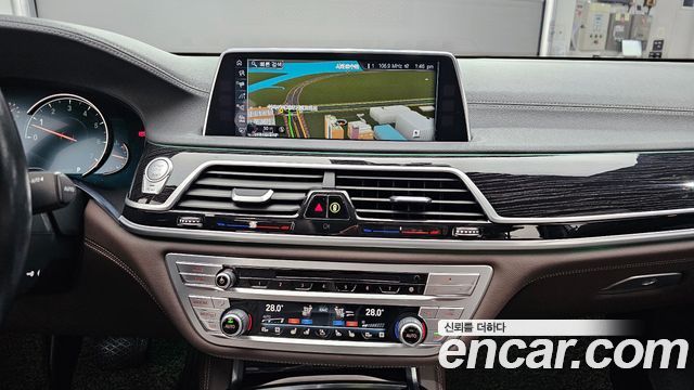 BMW 7-Series 2017 — photo 19