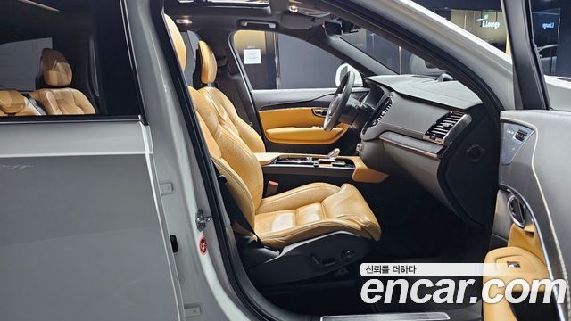 Volvo XC90 2021 — photo 10