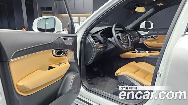 Volvo XC90 2021 — photo 11