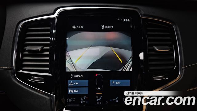 Volvo XC90 2021 — photo 15