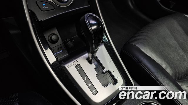 Hyundai AVANTE 2013 — photo 9