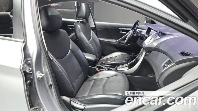 Hyundai AVANTE 2013 — photo 10