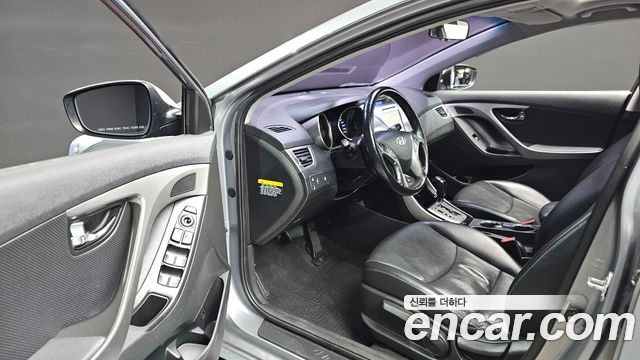 Hyundai AVANTE 2013 — photo 11