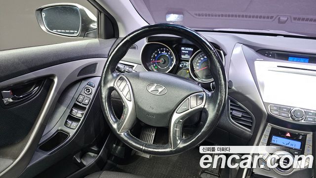 Hyundai AVANTE 2013 — photo 13
