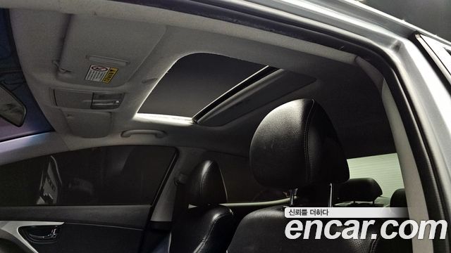 Hyundai AVANTE 2013 — photo 17