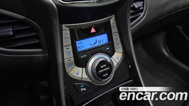 Hyundai AVANTE 2013 — photo 18