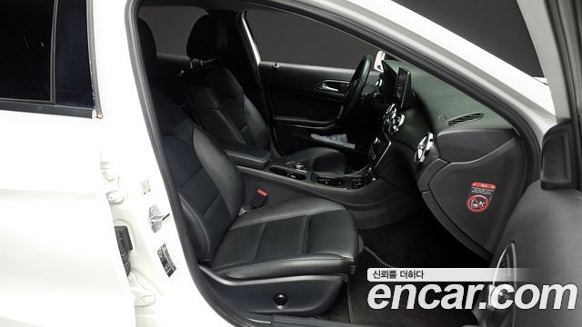 Mercedes-Benz GLA-Class 2019 — photo 11