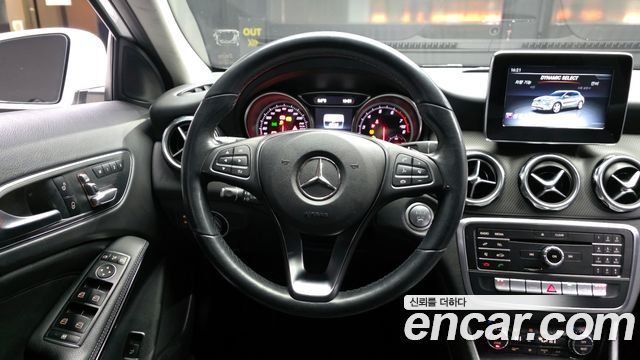 Mercedes-Benz GLA-Class 2019 — photo 13