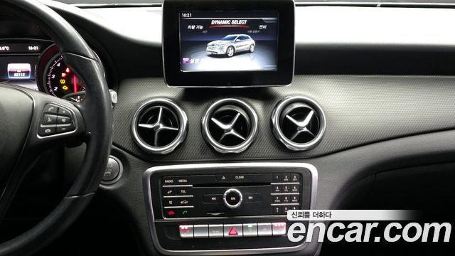 Mercedes-Benz GLA-Class 2019 — photo 14