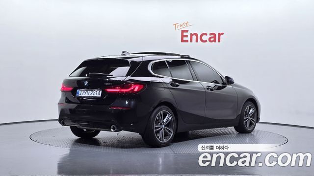 BMW 1-Series 2022 — photo 2