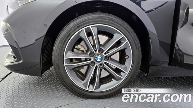 BMW 1-Series 2022 — photo 5