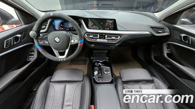 BMW 1-Series 2022 — photo 7