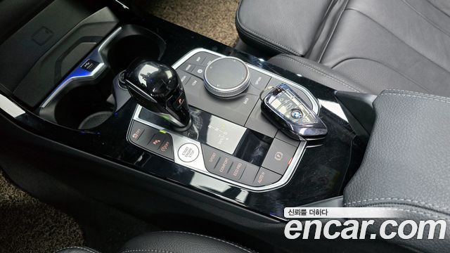 BMW 1-Series 2022 — photo 9