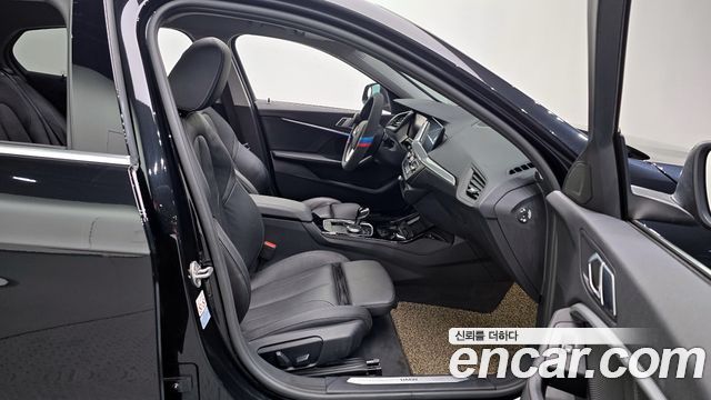 BMW 1-Series 2022 — photo 10