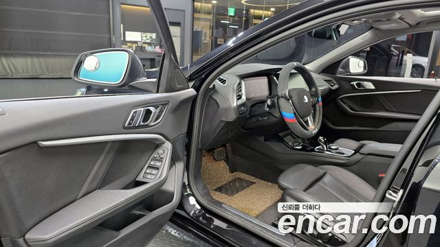 BMW 1-Series 2022 — photo 11