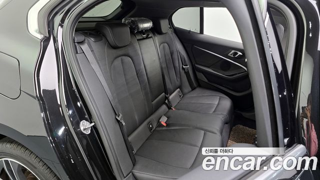 BMW 1-Series 2022 — photo 12