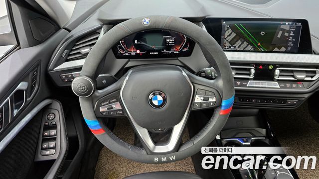 BMW 1-Series 2022 — photo 14