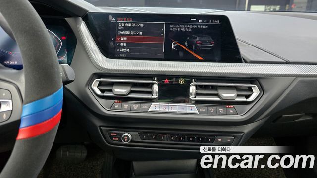 BMW 1-Series 2022 — photo 15