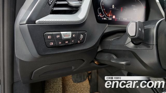 BMW 1-Series 2022 — photo 17