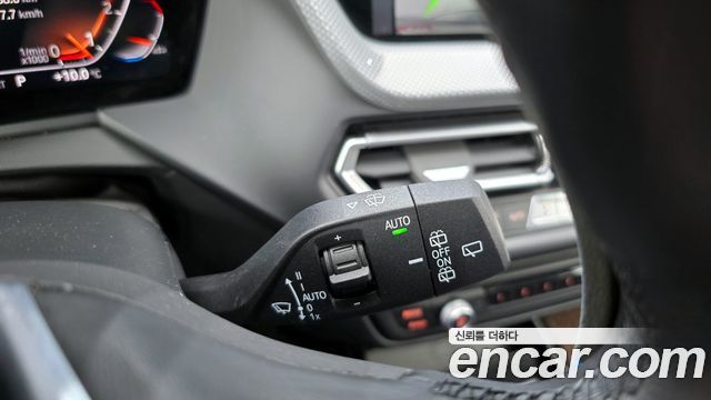 BMW 1-Series 2022 — photo 19