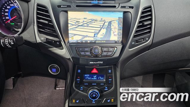 Hyundai AVANTE 2015 — photo 16