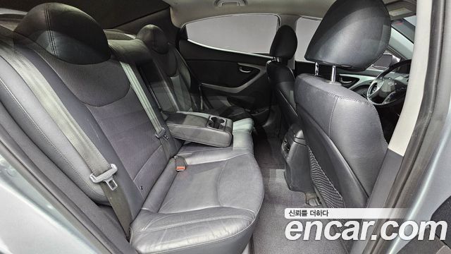 Hyundai AVANTE 2015 — photo 19